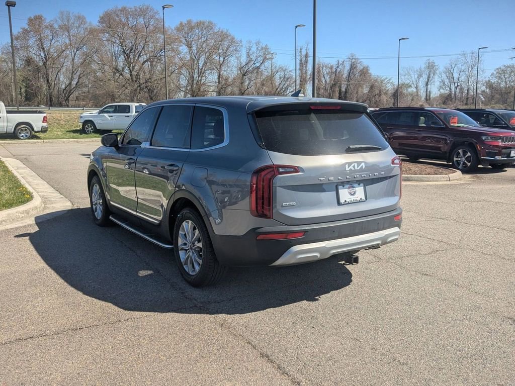Used 2022 Kia Telluride LX image 3