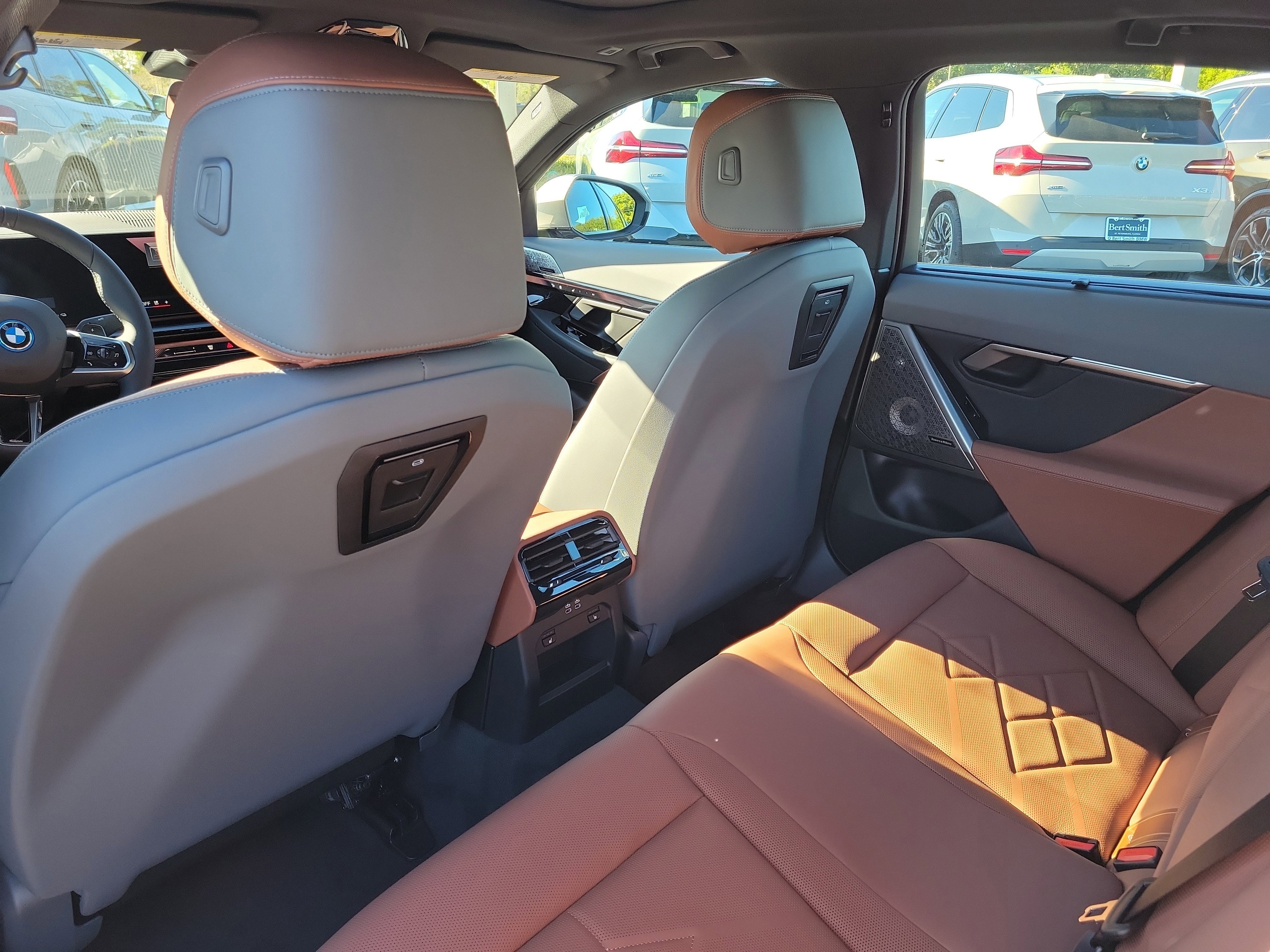 New 2026 BMW 550e xDrive w/ Executive Package image 9