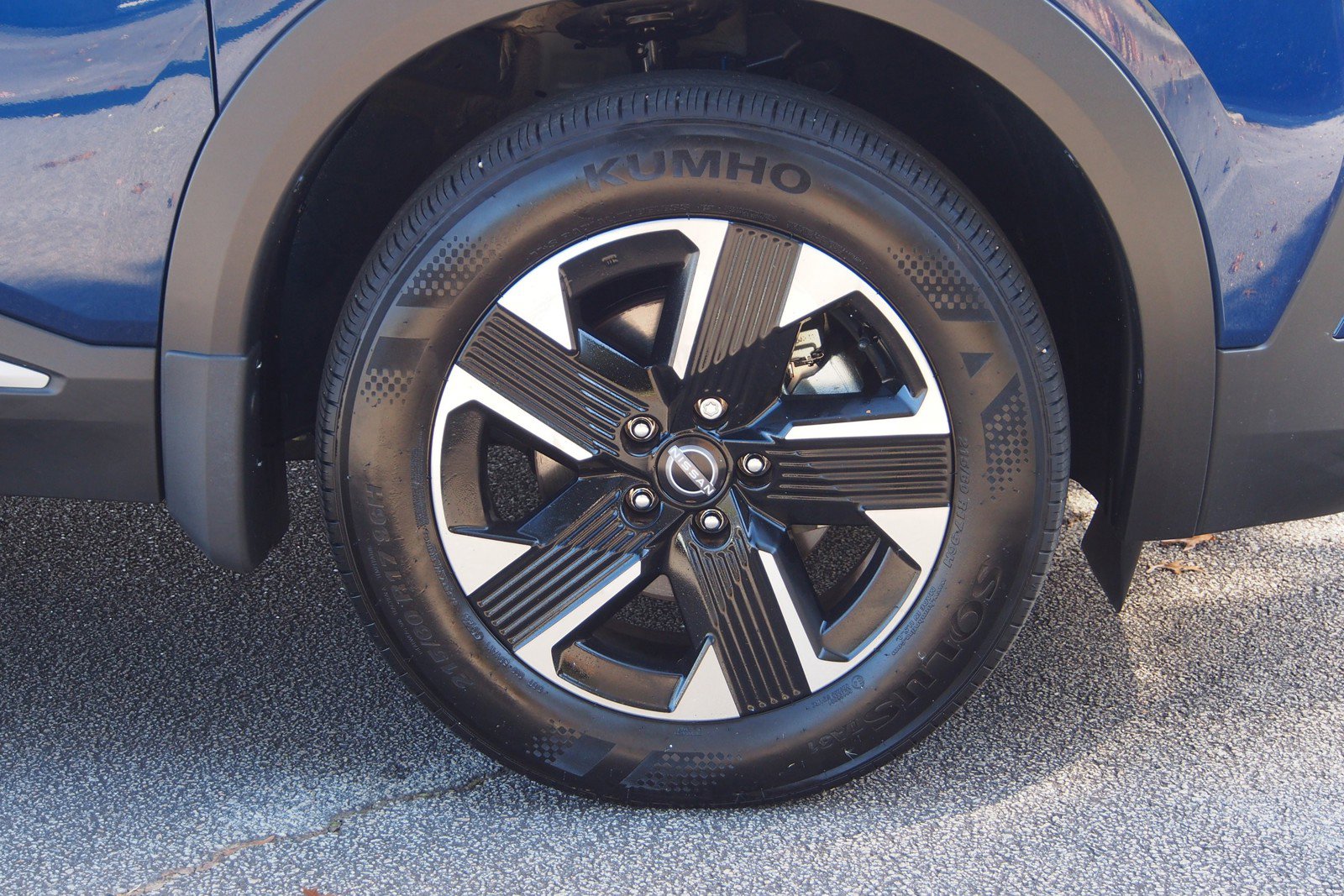 Used 2025 Nissan Kicks SV image 9