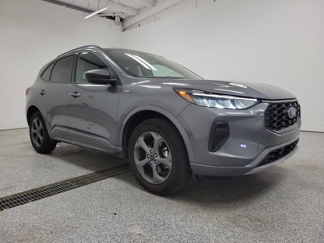 Used 2024 Ford Escape ST-Line w/ Tech Pack #1 AWD/4WD image 2