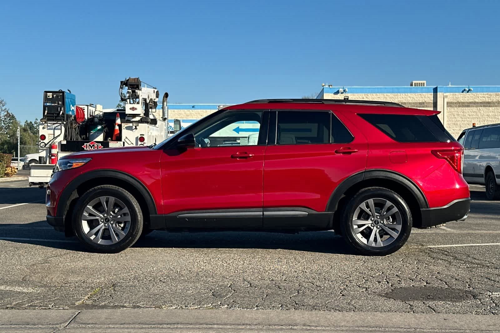 Certified 2022 Ford Explorer XLT w/ Equipment Group 202A image 6