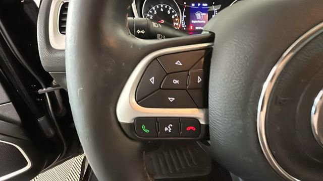 Used 2017 Jeep Compass Latitude w/ Cold Weather Group AWD/4WD image 16
