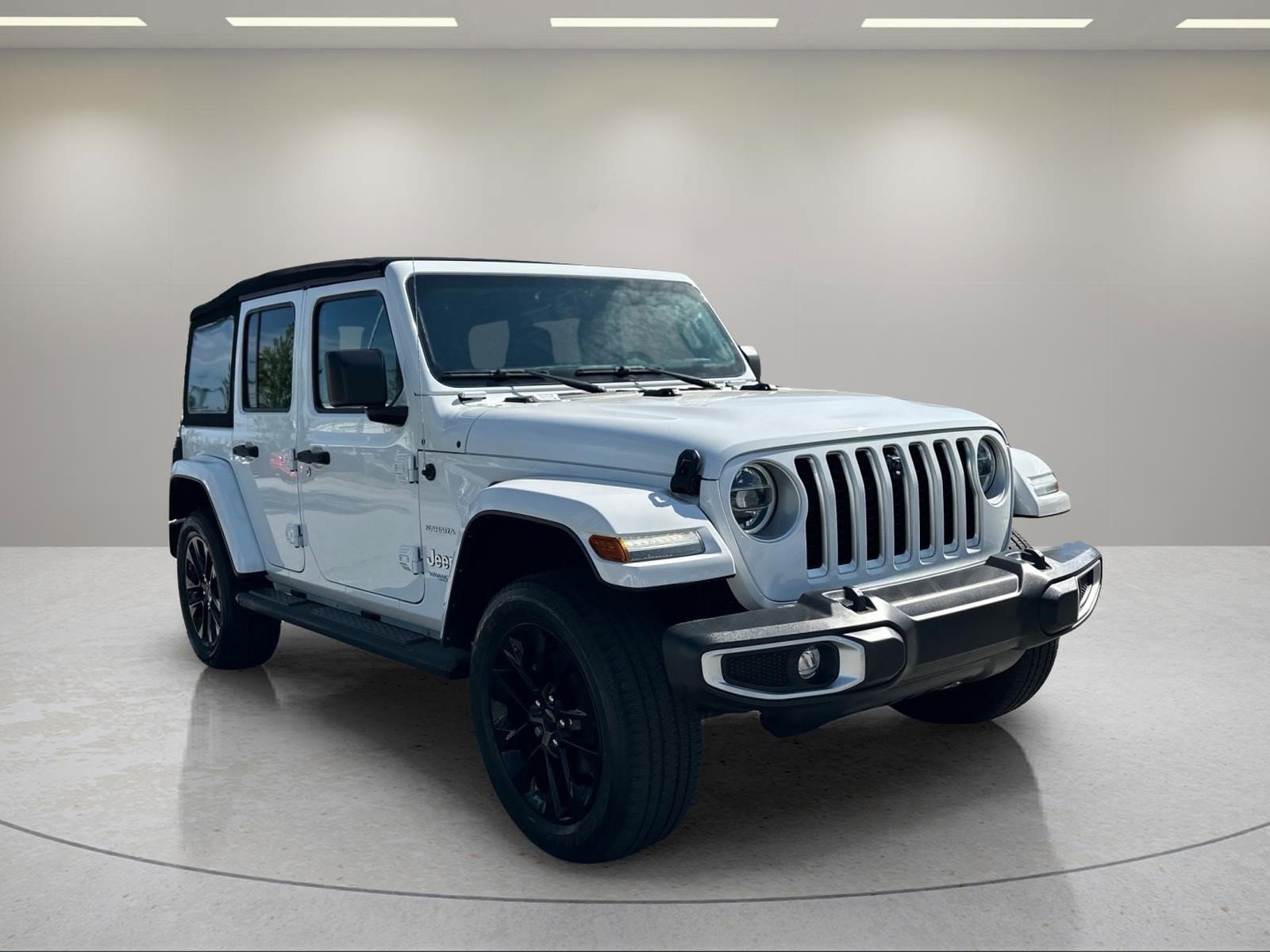 Used 2021 Jeep Wrangler Unlimited Sahara w/ Cold Weather Group AWD/4WD image 7