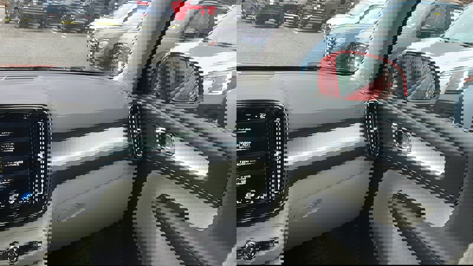 Used 2022 Volvo XC40 T5 Momentum image 22