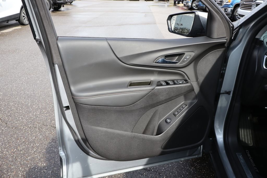 Used 2023 Chevrolet Equinox Premier image 11