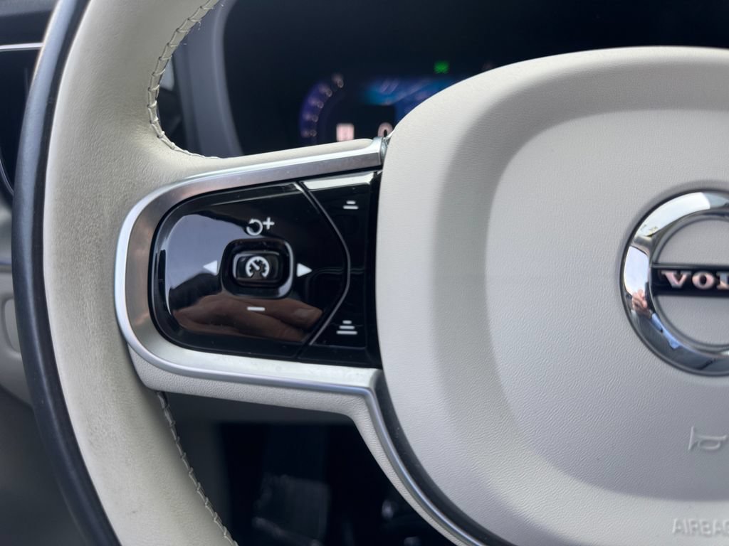 Certified 2023 Volvo XC60 B5 Core w/ Climate Package AWD/4WD image 15