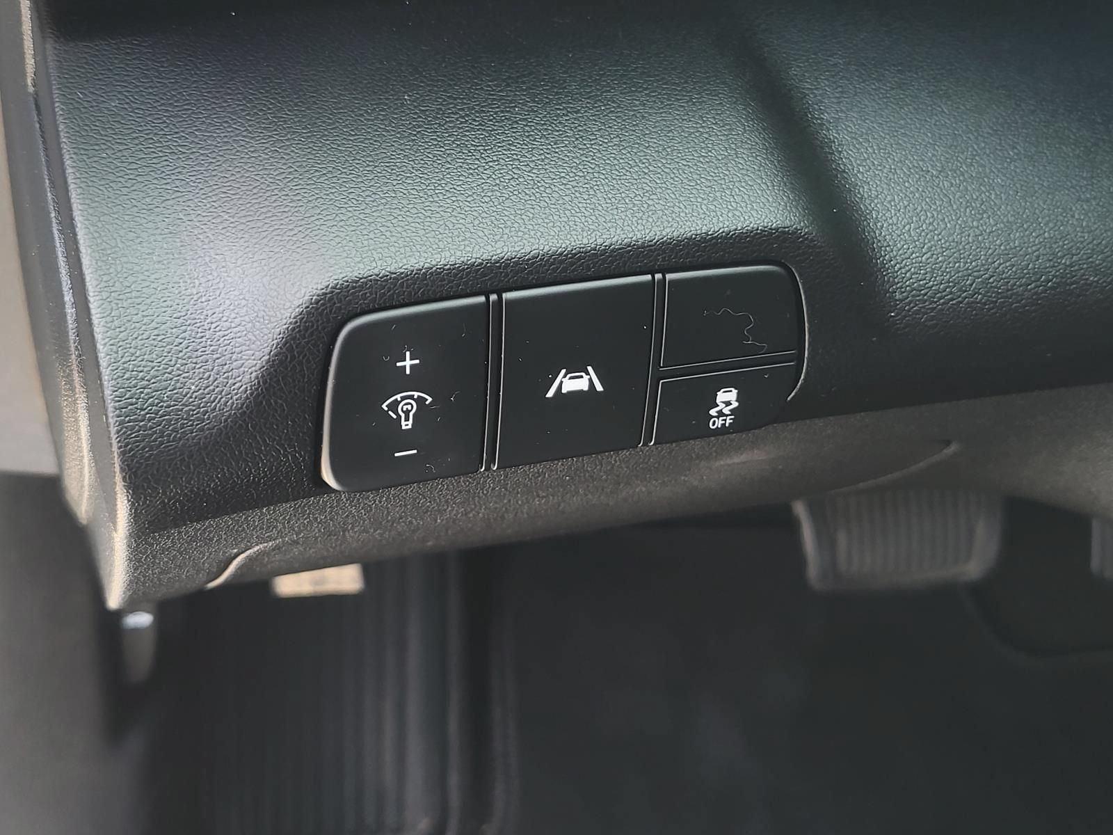 Used 2022 Hyundai Elantra Limited FWD image 18