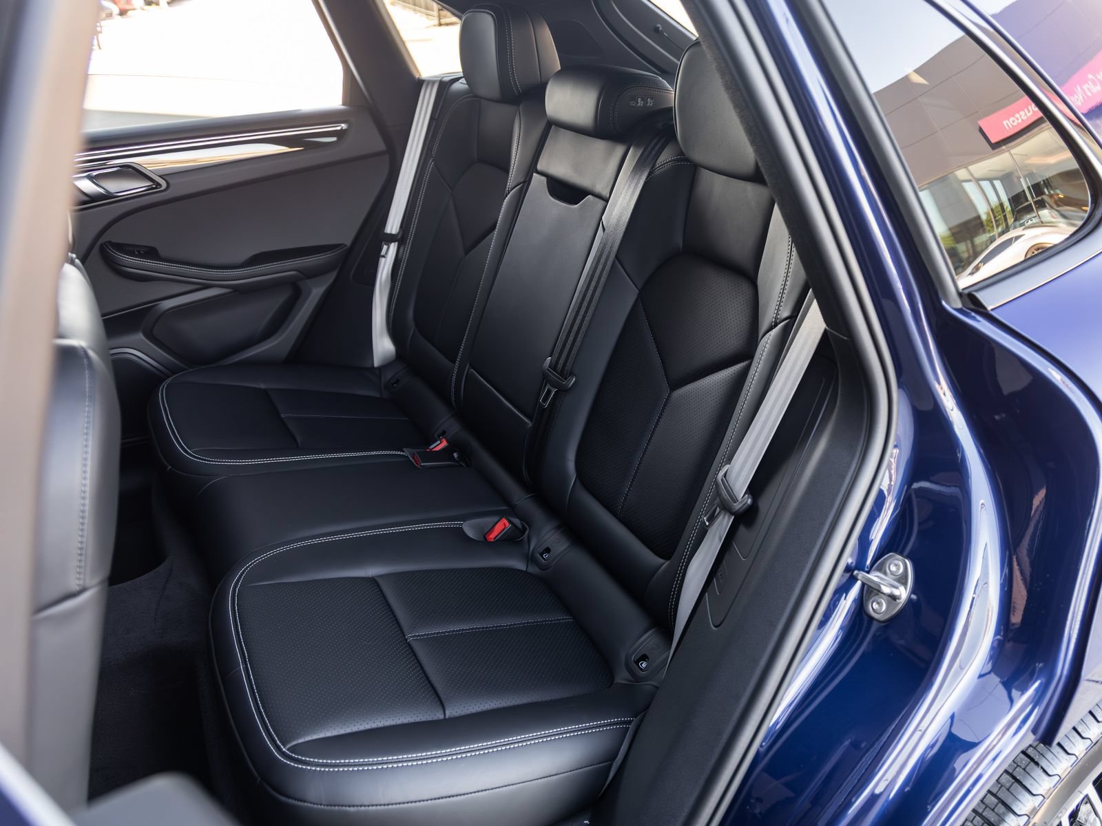 Certified 2026 Porsche Macan Turbo AWD/4WD image 36