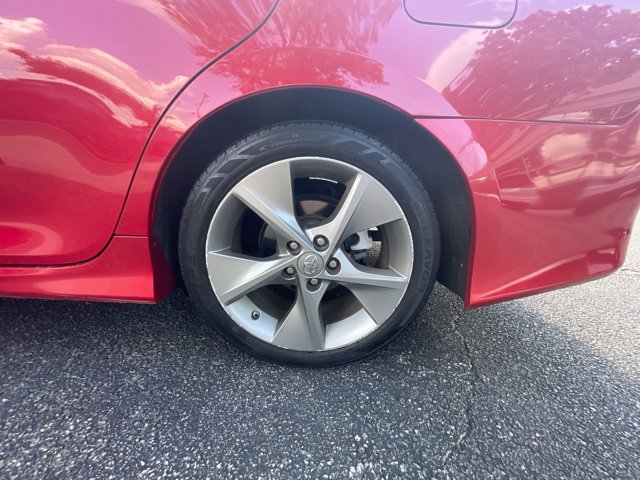 Used 2014 Toyota Camry SE w/ Leather Package FWD image 12