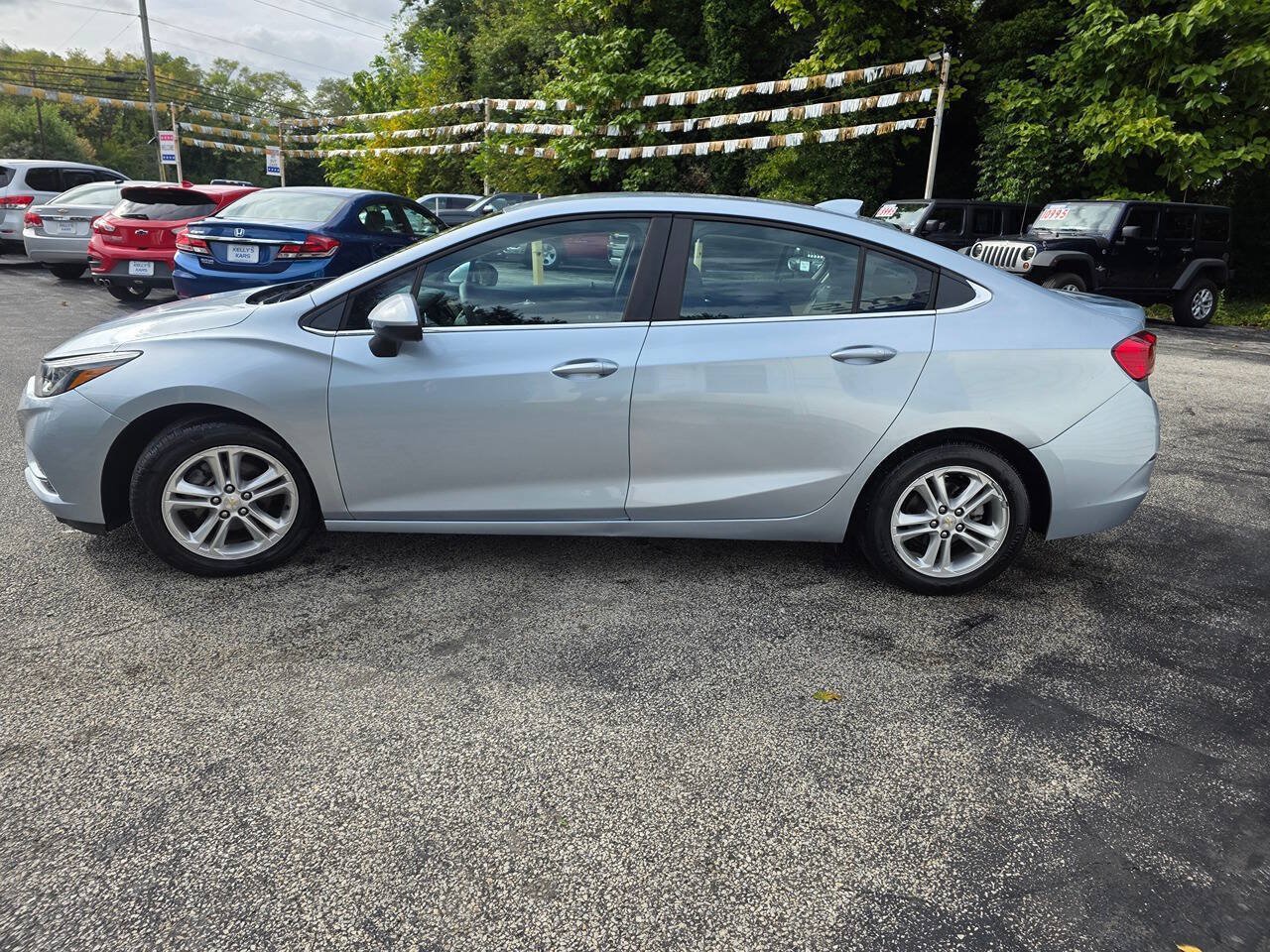 Used 2017 Chevrolet Cruze LT w/ Convenience Package FWD image 5