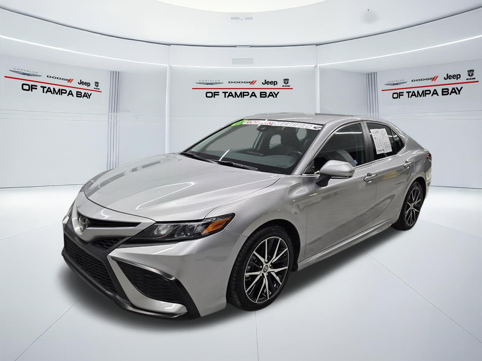 Used 2023 Toyota Camry SE FWD image 2