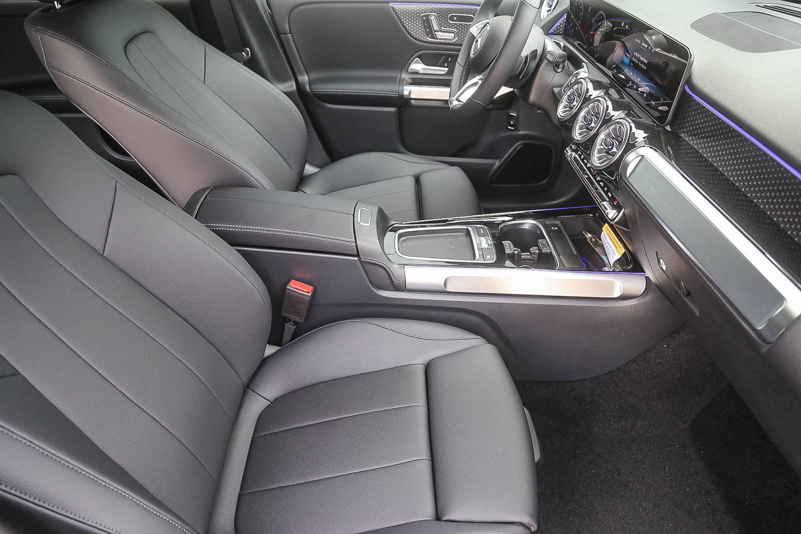 New 2026 Mercedes-Benz GLB 250 4MATIC image 15