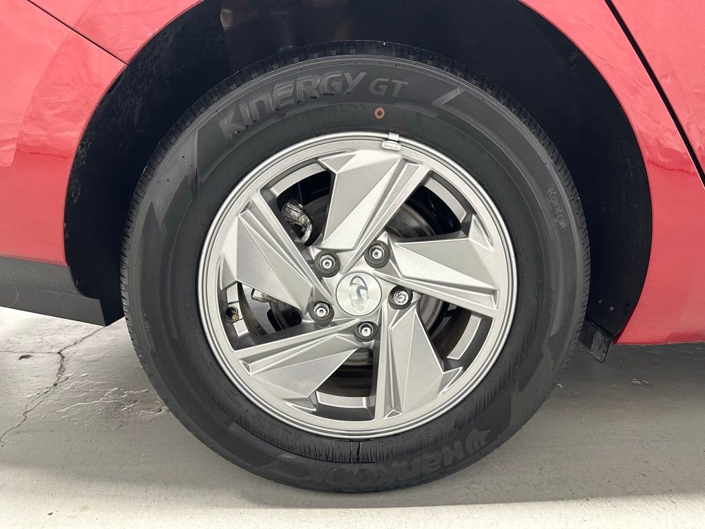 Used 2025 Hyundai Elantra SE FWD image 61