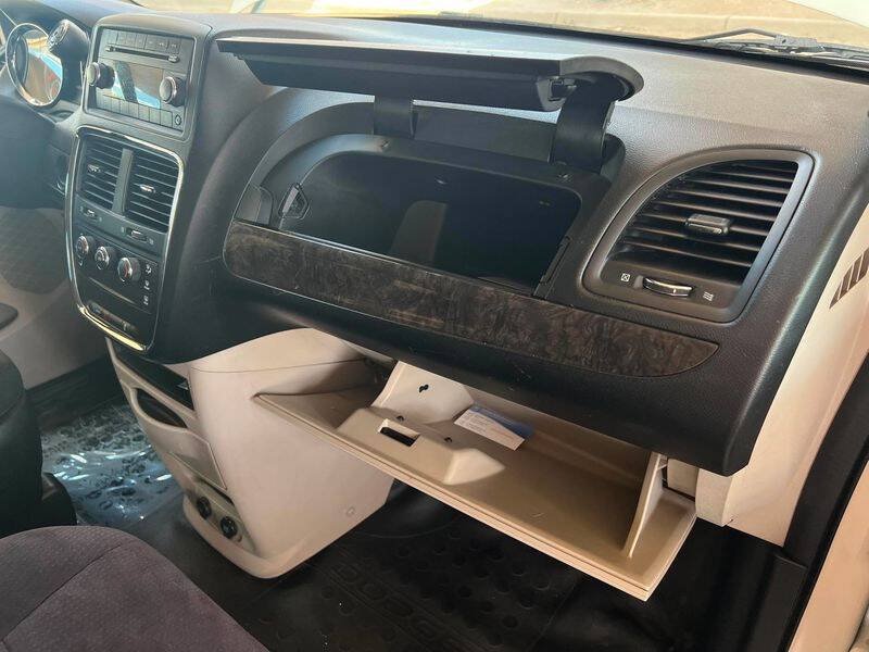 Used 2011 Dodge Grand Caravan FWD image 27