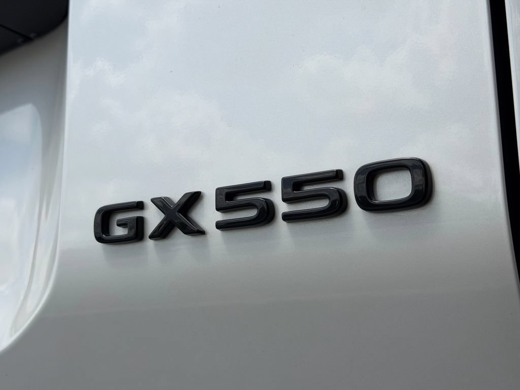 Used 2024 Lexus GX 550 w/ Accessory Package (31) AWD/4WD image 18
