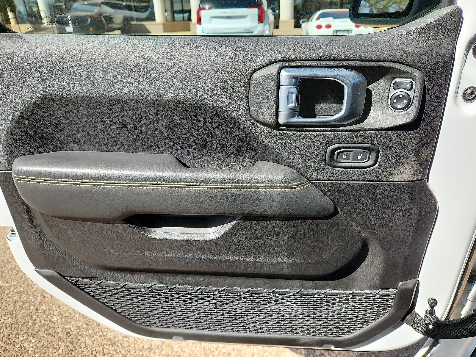 Used 2024 Jeep Wrangler Sahara image 14