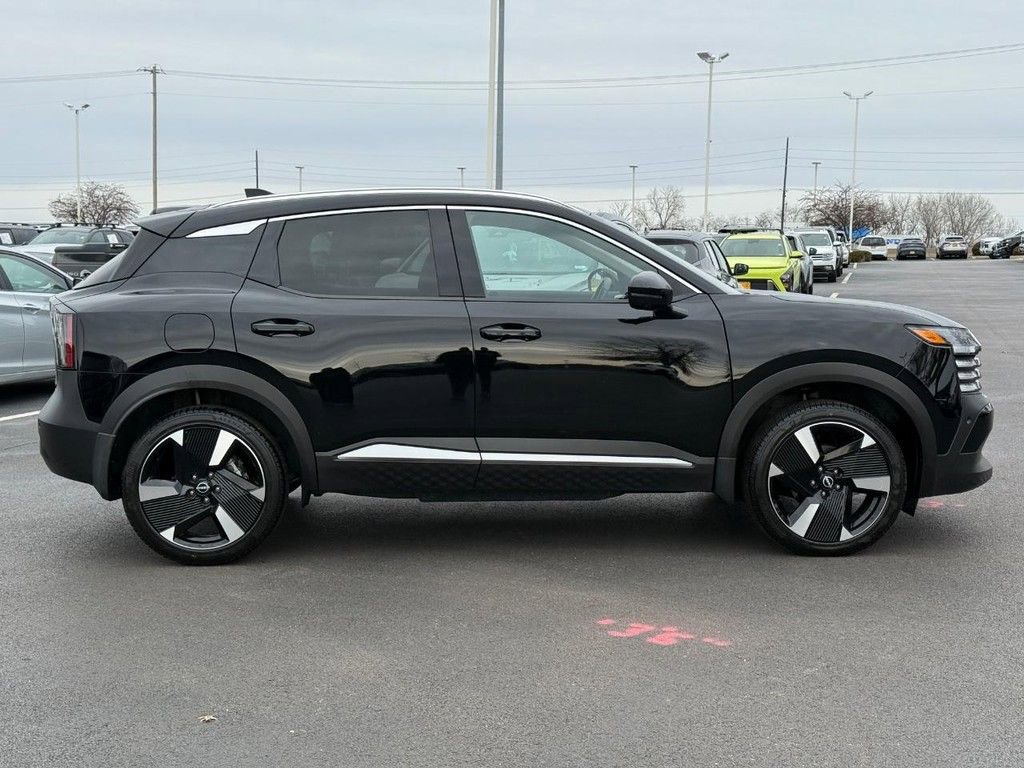 Used 2025 Nissan Kicks SR image 2