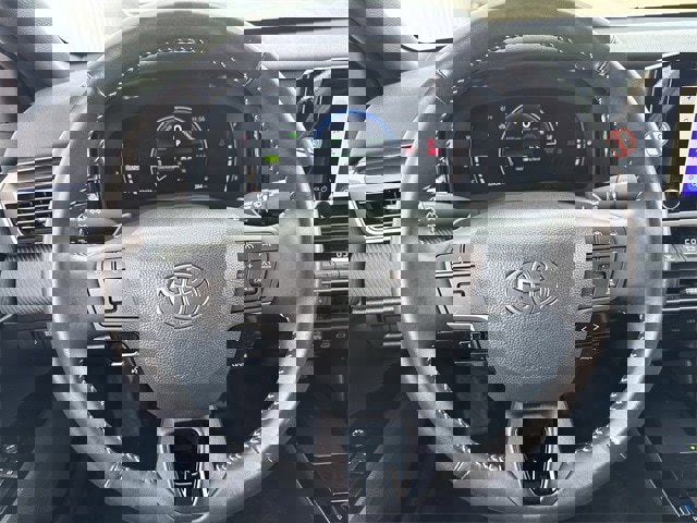 Used 2025 Toyota Camry SE image 13