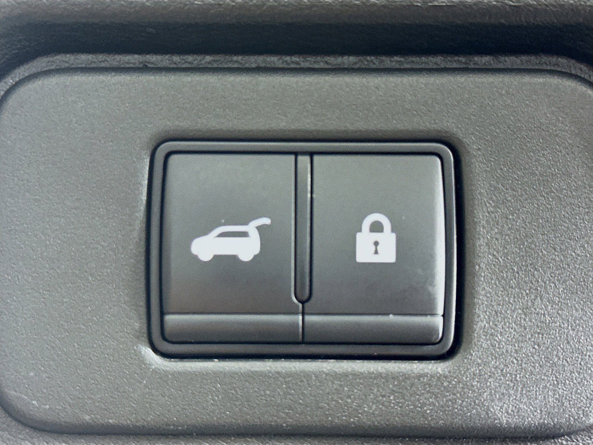 Used 2025 Nissan Rogue SV image 29