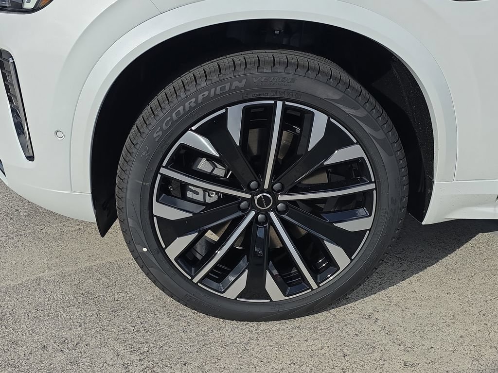 New 2026 Volvo XC90 T8 Plus w/ Protection Package Premier AWD/4WD image 4