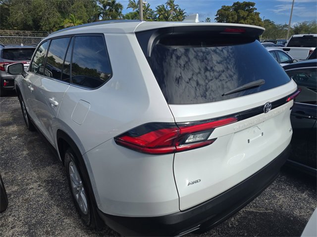 Used 2024 Toyota Grand Highlander XLE image 3