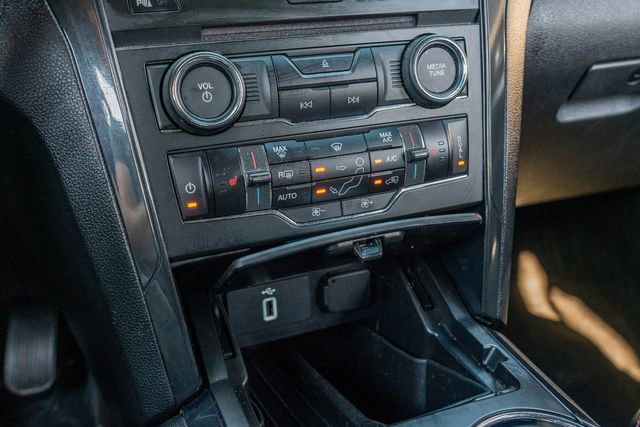 Used 2018 Ford Explorer XLT w/ Equipment Group 202A image 29