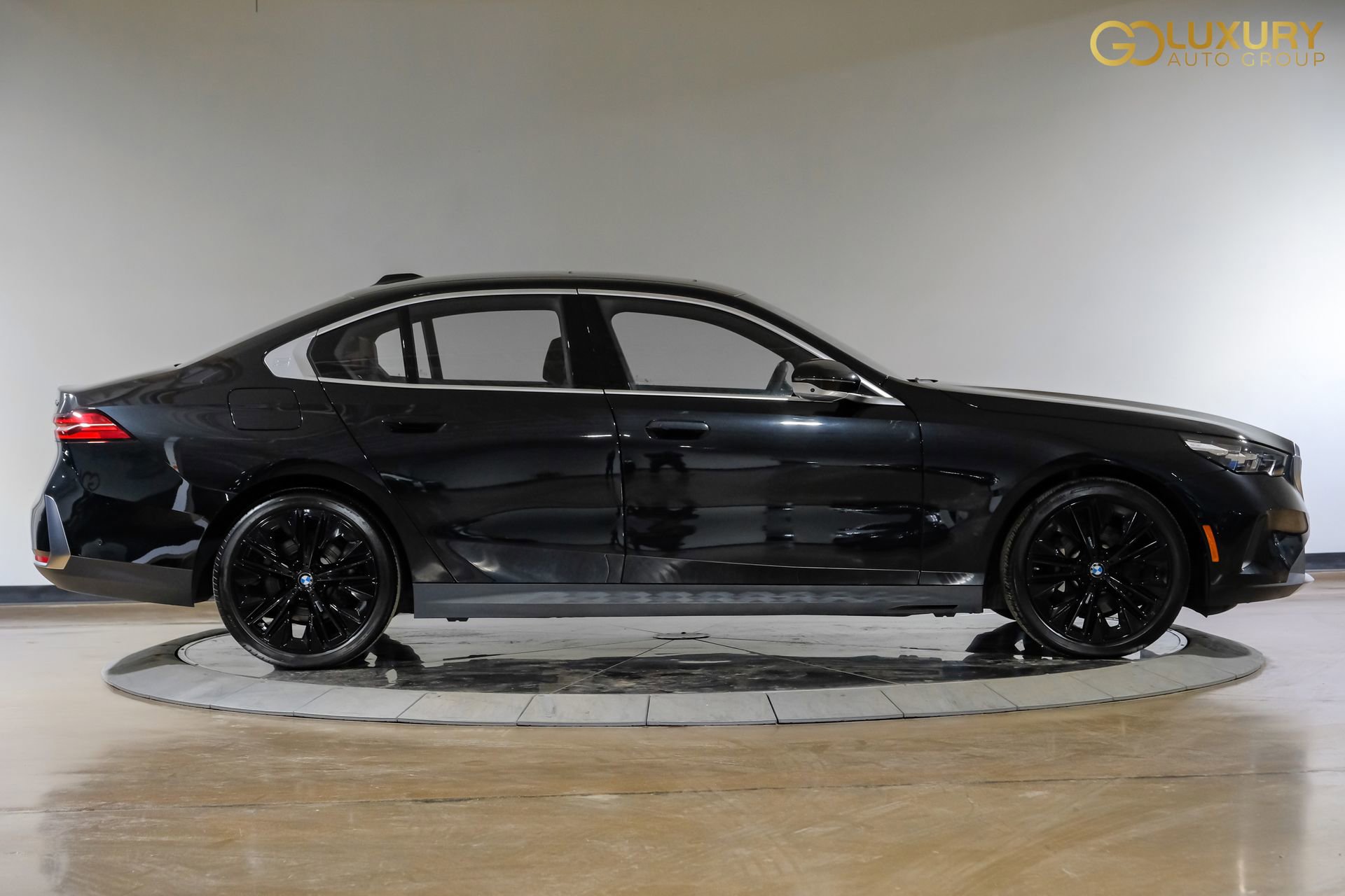 Used 2024 BMW 530i image 9