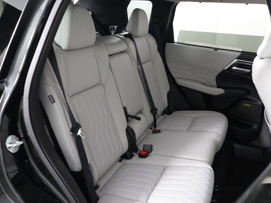 New 2025 Mitsubishi Outlander AWD image 39