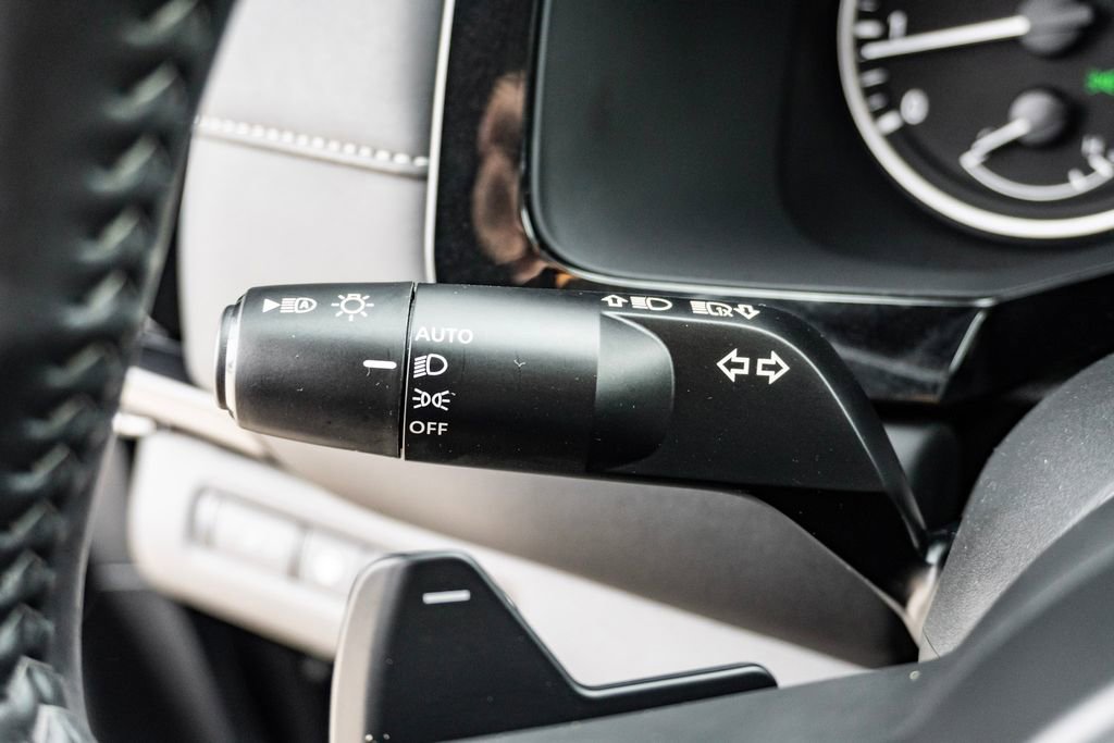 Used 2025 Nissan Pathfinder SV image 19