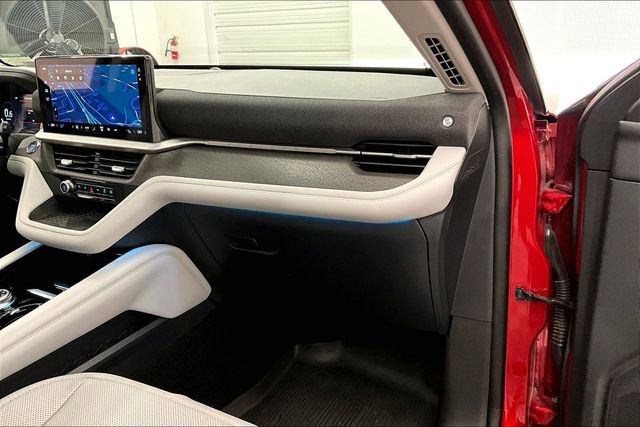 Used 2025 Ford Explorer Platinum w/ Ultimate Package image 16