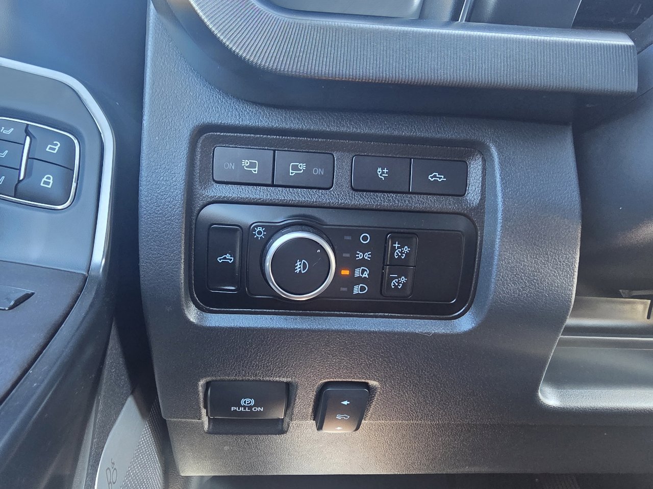 Used 2024 Ford F250 Platinum w/ FX4 Off-Road Package image 23