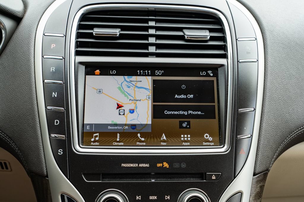 Used 2019 Lincoln Nautilus Reserve w/ Cargo Utility Package AWD/4WD image 16