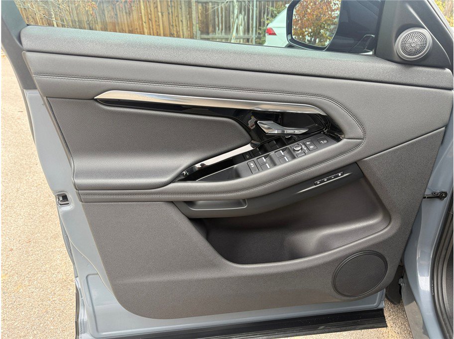 Used 2021 Land Rover Range Rover Evoque SE image 28