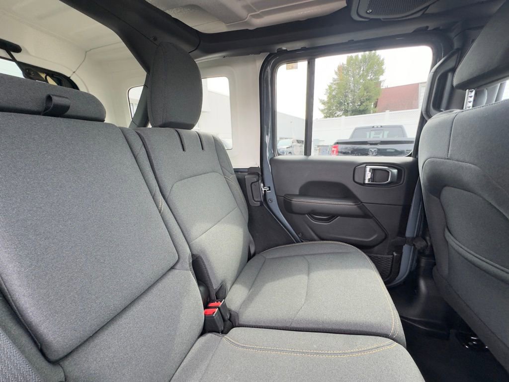 Used 2025 Jeep Wrangler Unlimited Sahara w/ Safety Group image 22