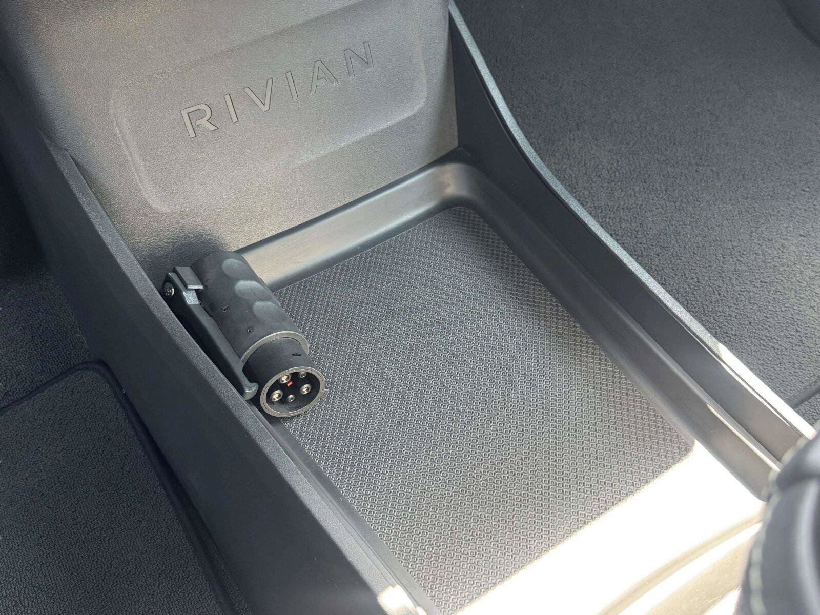Used 2025 Rivian R1S Adventure AWD/4WD image 36