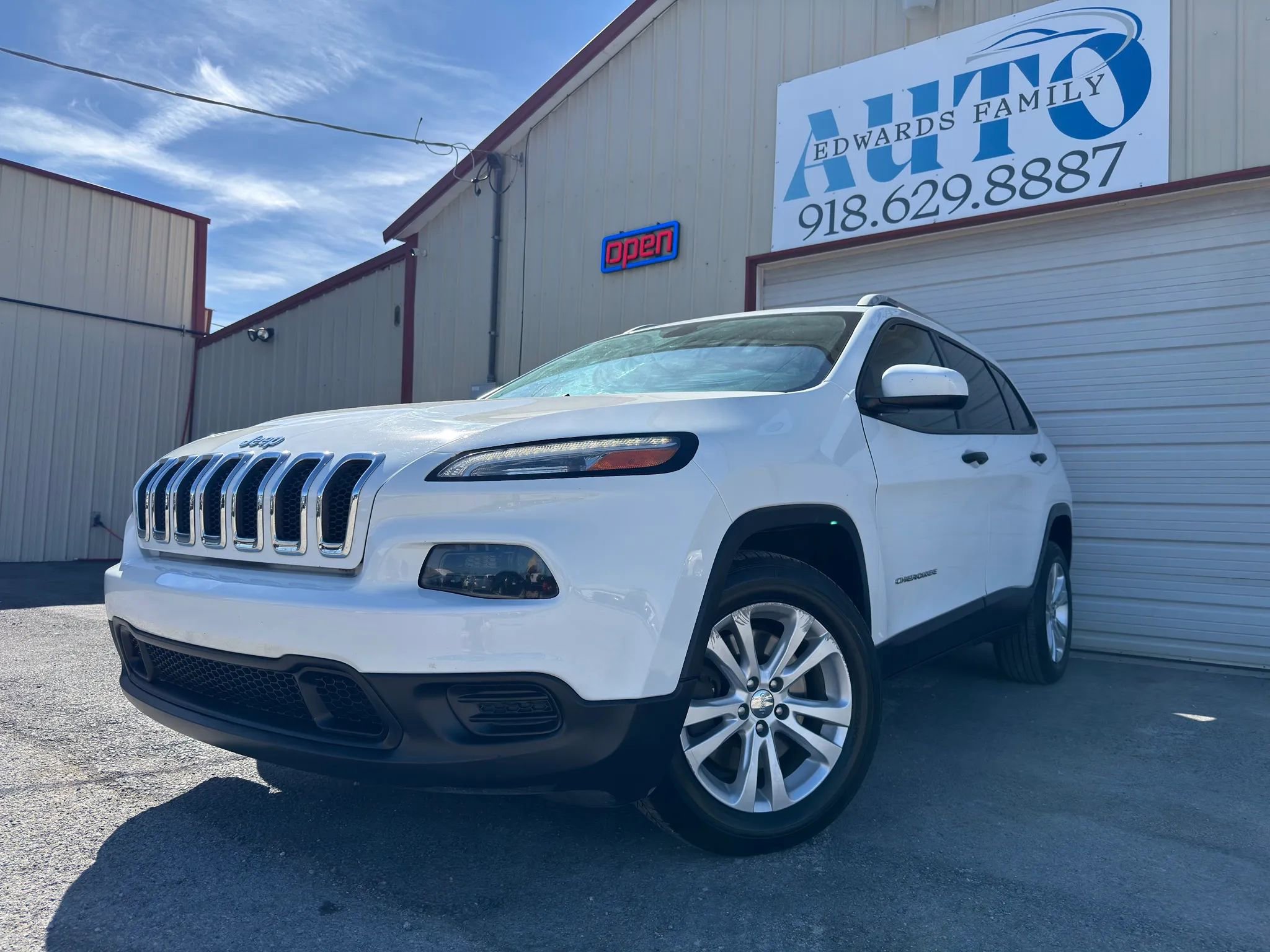 Used 2015 Jeep Cherokee Sport FWD image 7