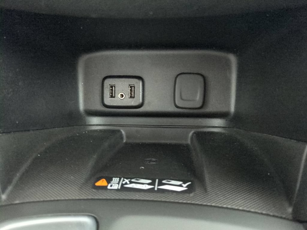 Used 2018 Chevrolet Equinox Premier FWD image 28