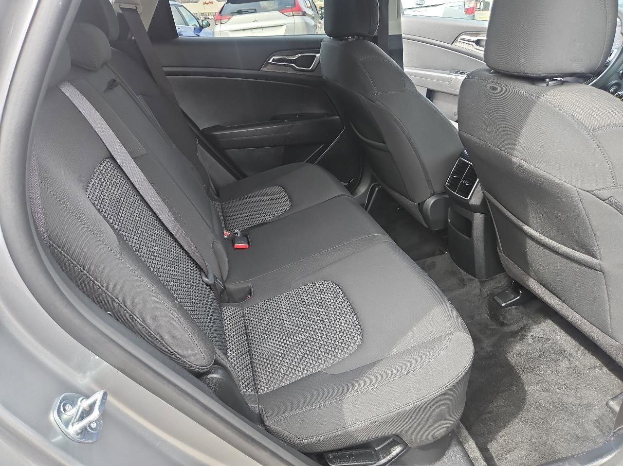 Used 2023 Kia Sportage LX image 19