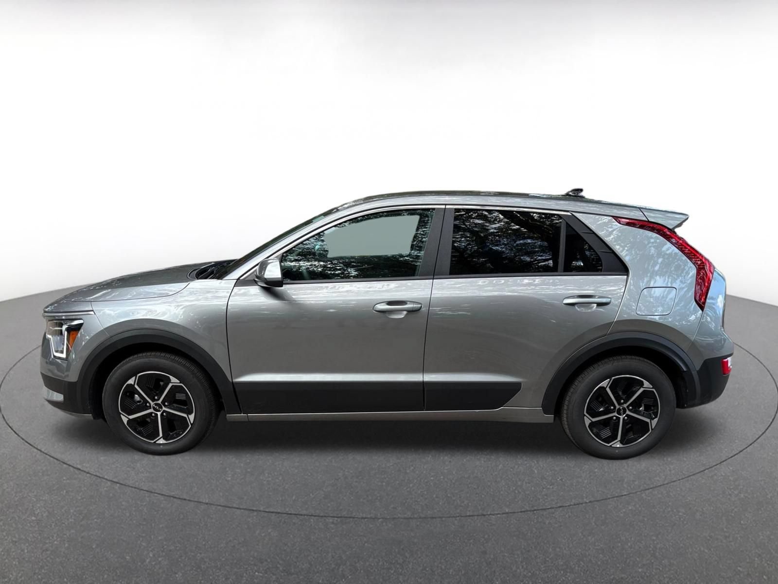 Used 2026 Kia Niro LX FWD image 4