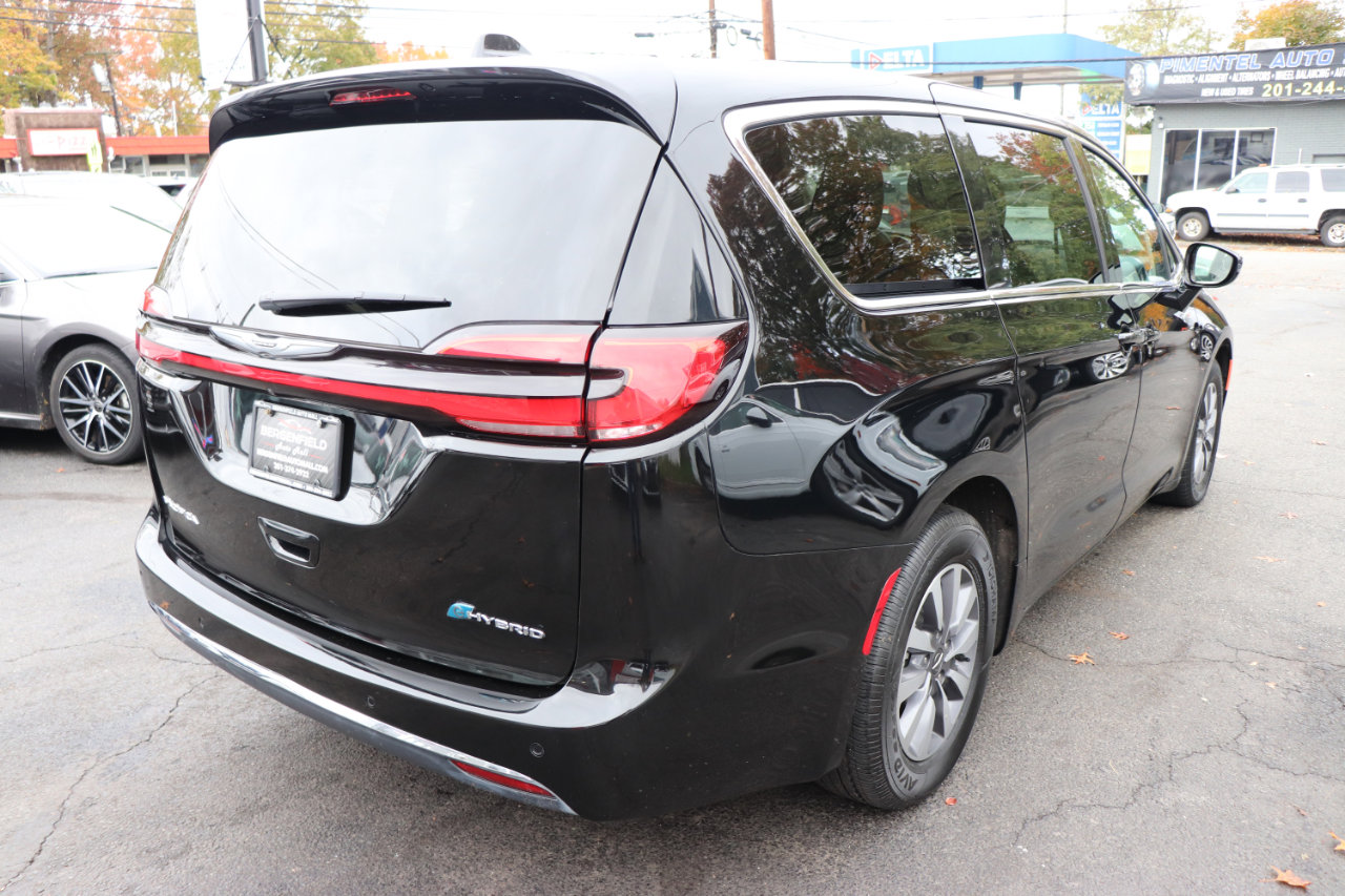 Used 2024 Chrysler Pacifica Limited image 5
