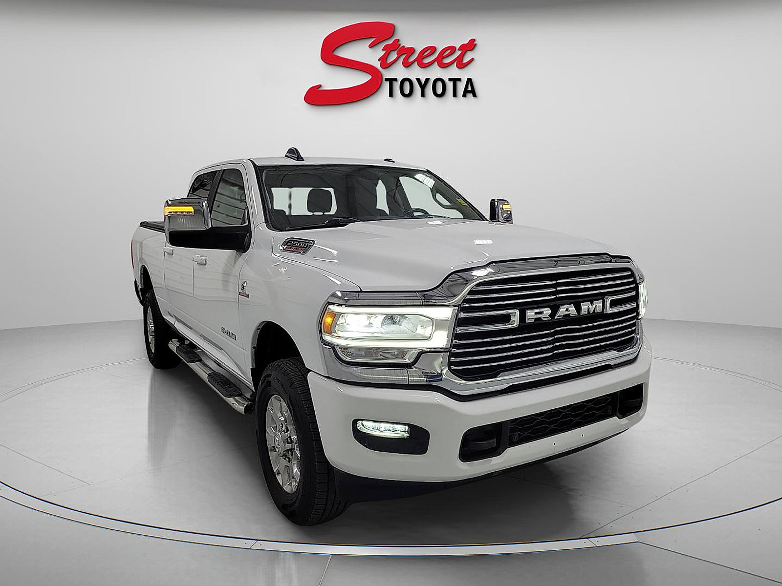 Used 2023 RAM 2500 Laramie AWD/4WD image 5