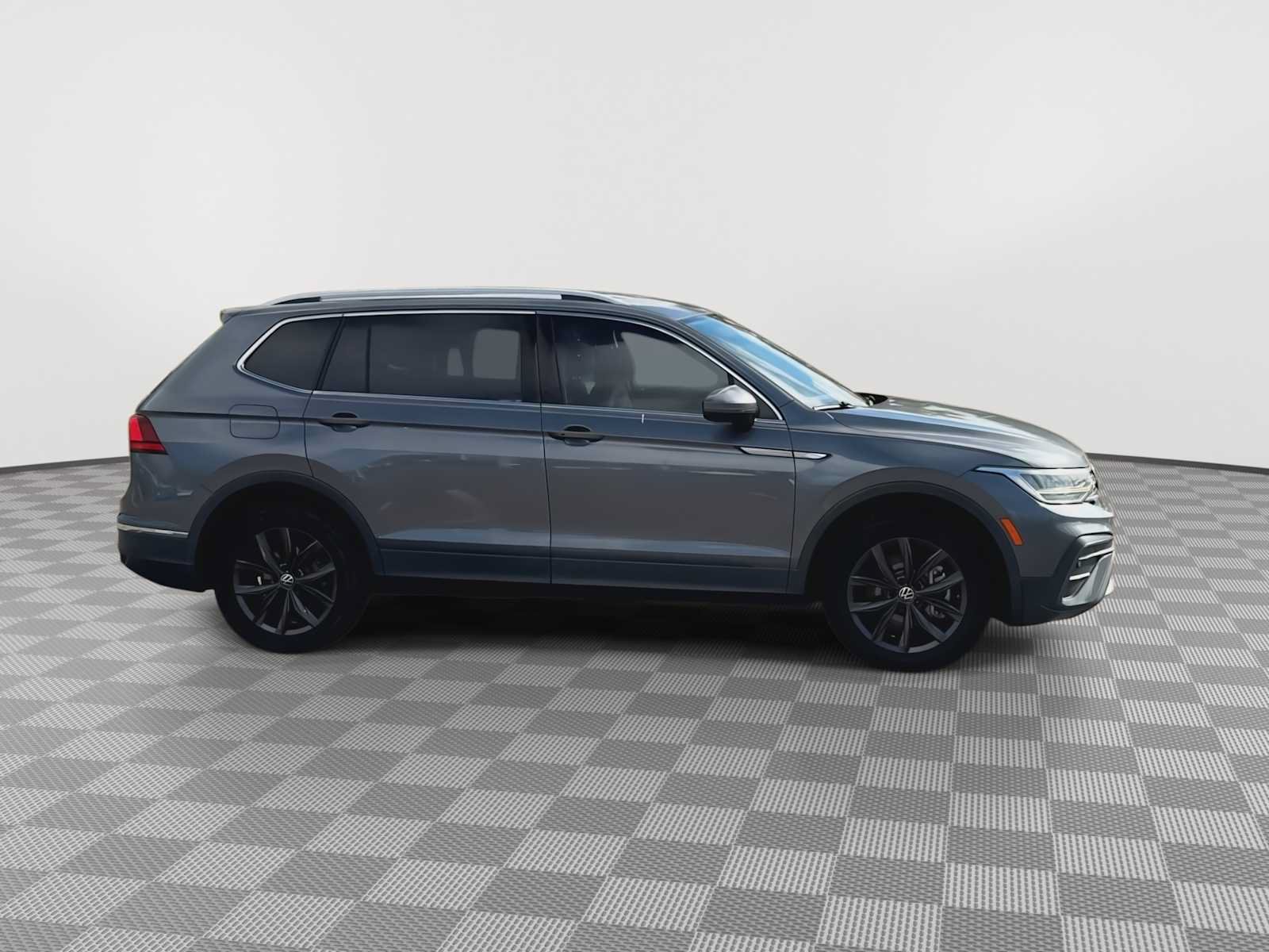 Used 2022 Volkswagen Tiguan SE FWD image 9