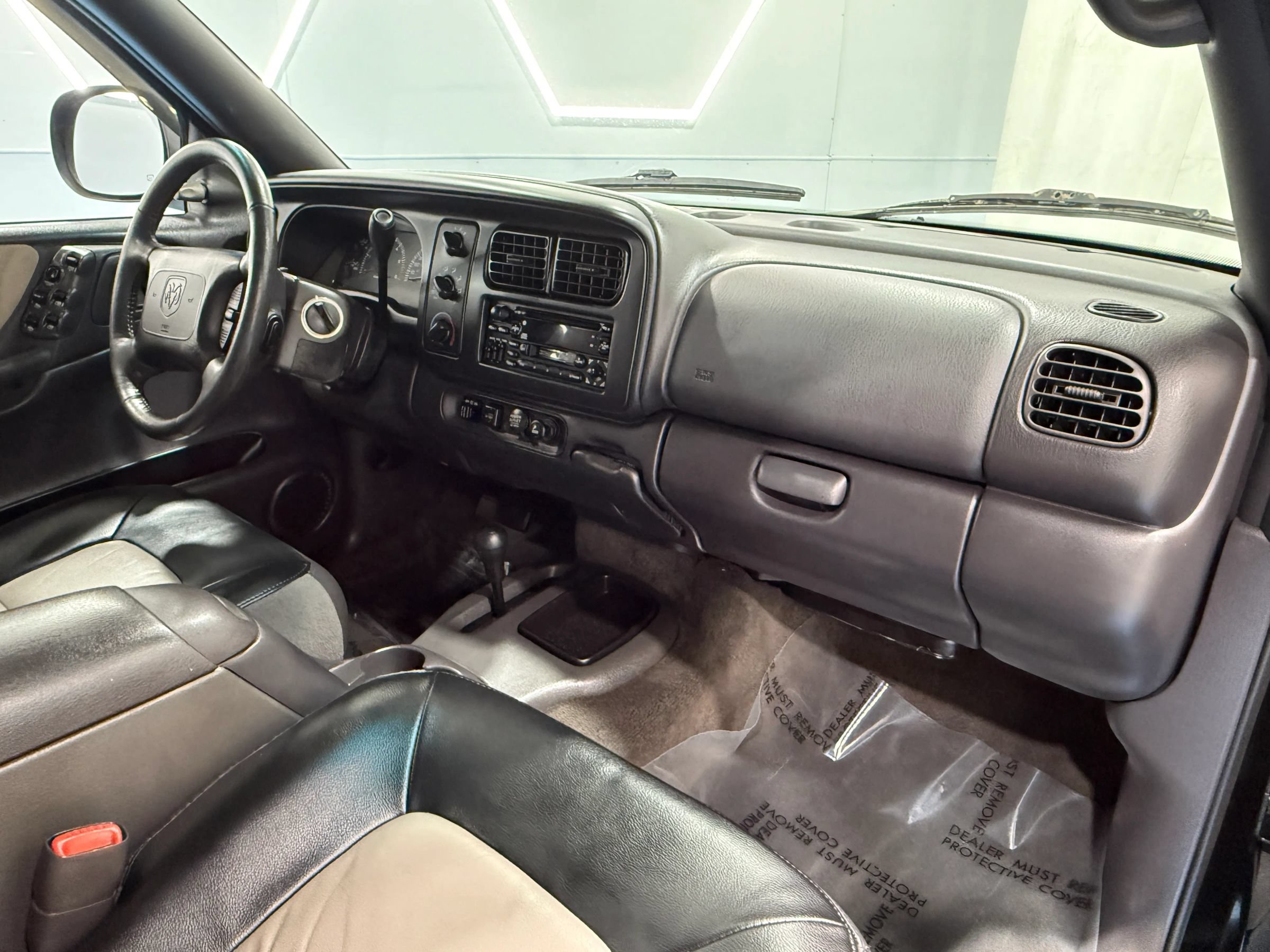 Used 2000 Dodge Durango 4WD image 23