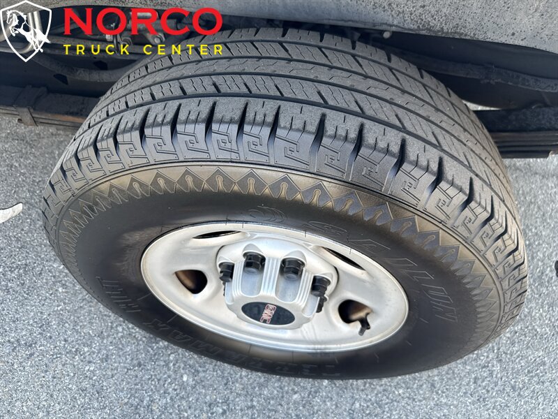 Used 2023 GMC Savana 3500 LS RWD image 12