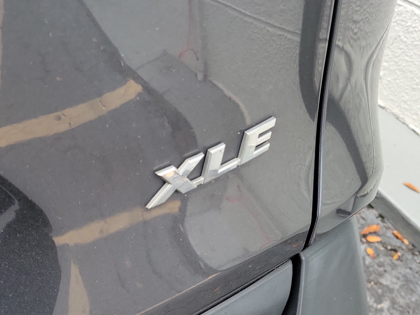 Used 2019 Toyota RAV4 XLE Premium FWD image 7