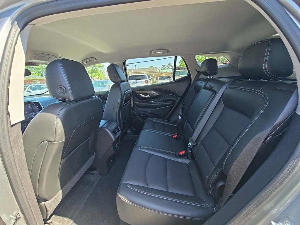 Used 2024 GMC Terrain SLT image 6