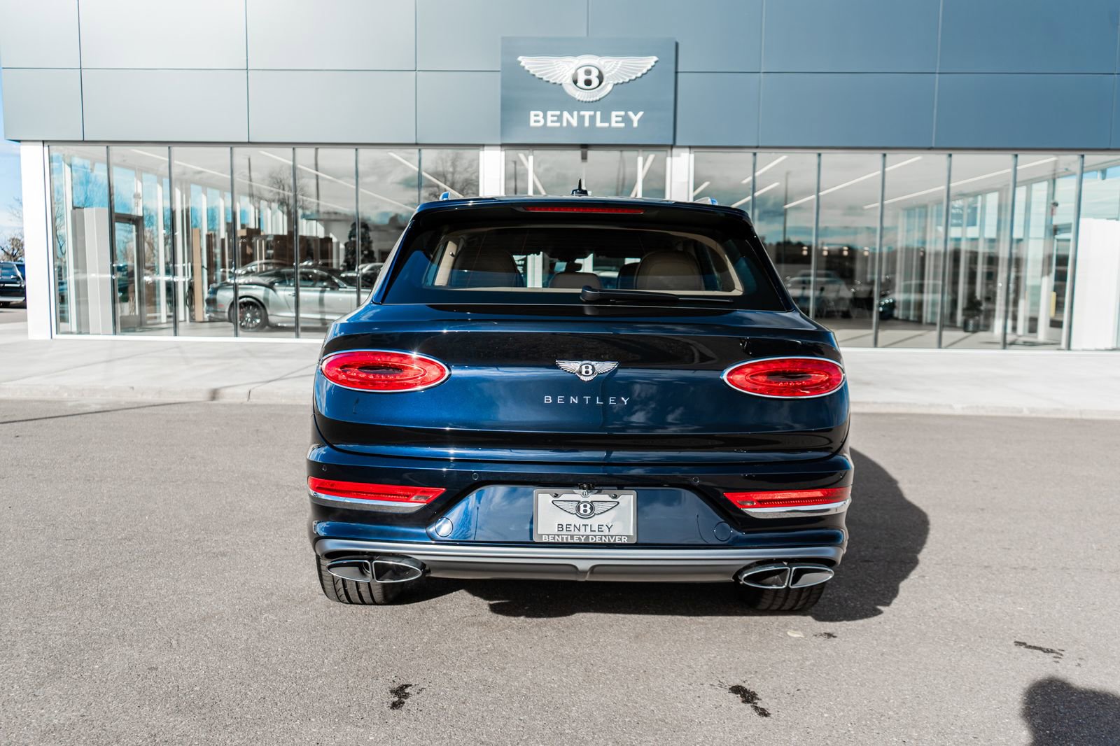 Used 2025 Bentley Bentayga image 10