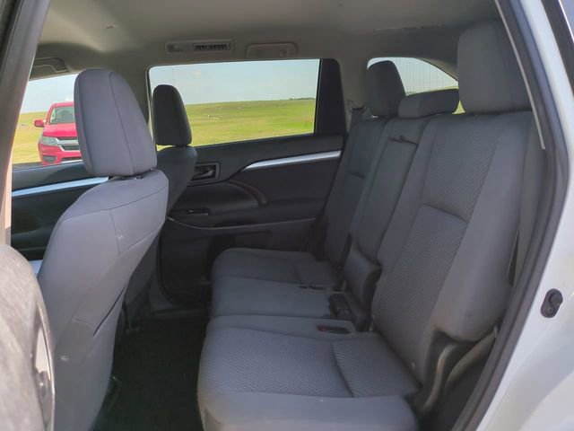 Used 2016 Toyota Highlander LE FWD image 16