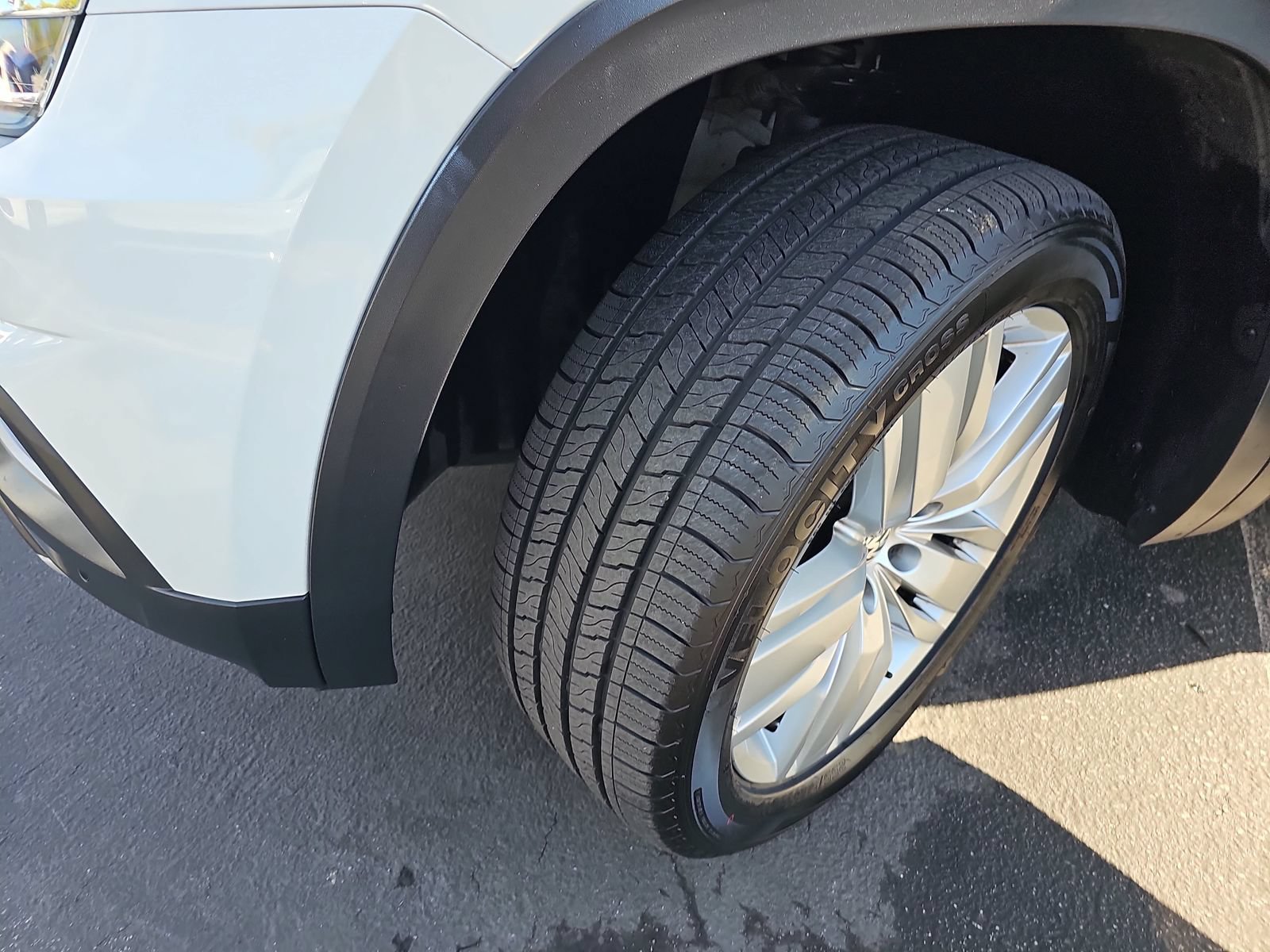 Used 2020 Volkswagen Atlas SEL FWD image 34