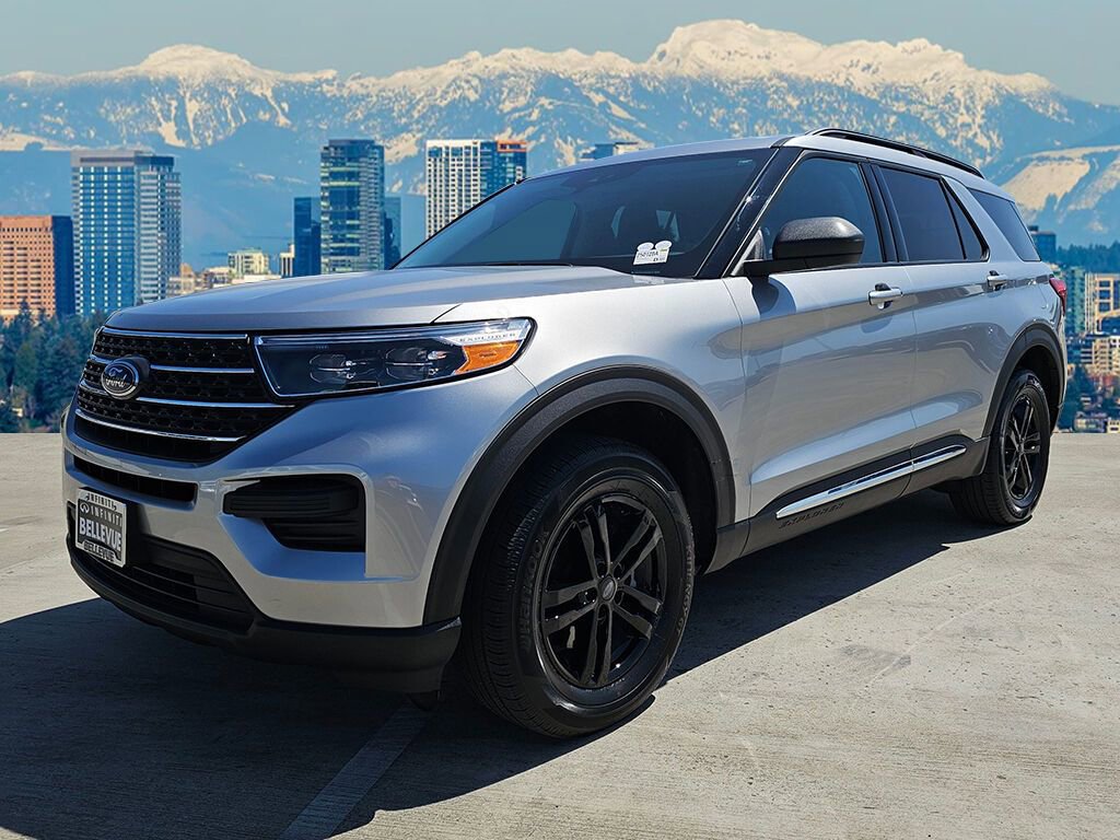 Used 2022 Ford Explorer XLT w/ Class IV Trailer Tow Package image 3
